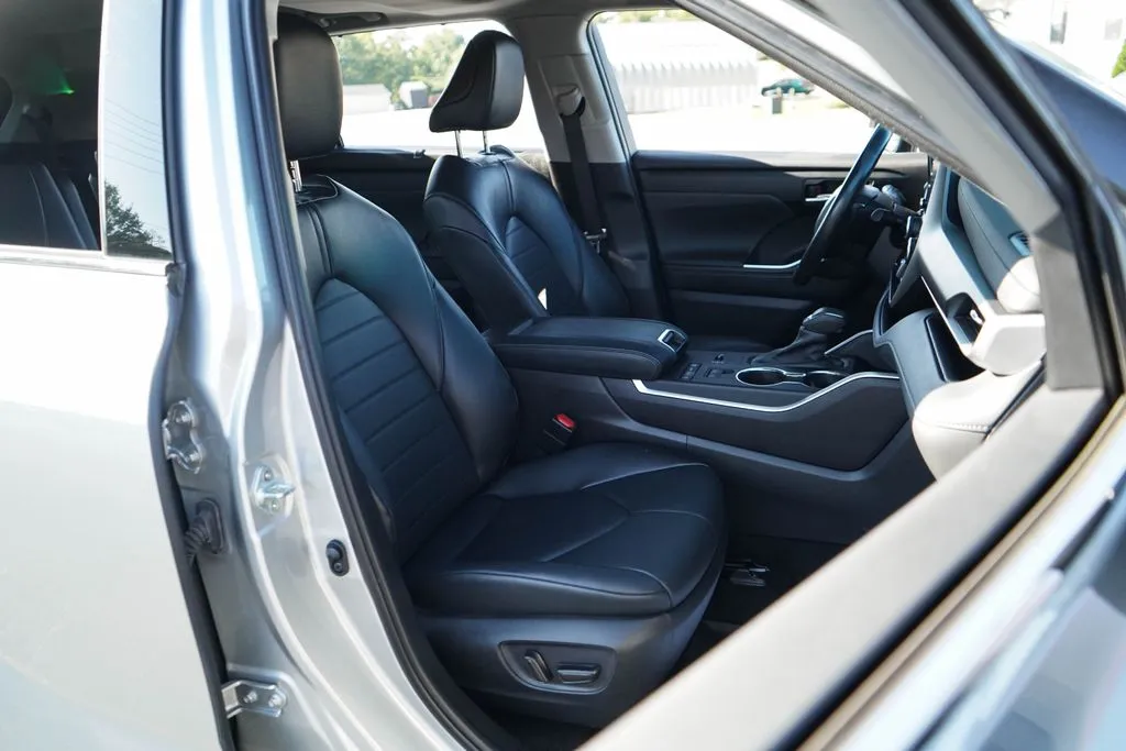 Toyota Highlander photo 13