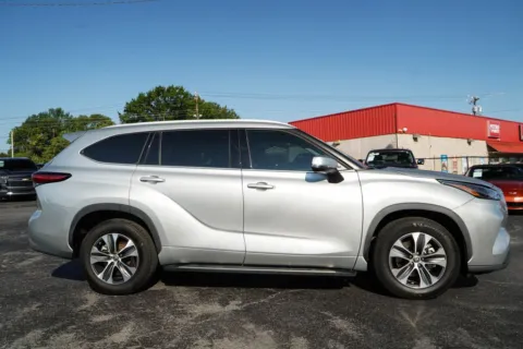Photos of 2022 Toyota Highlander XLE for sale in Moore, SC at TLC Motors