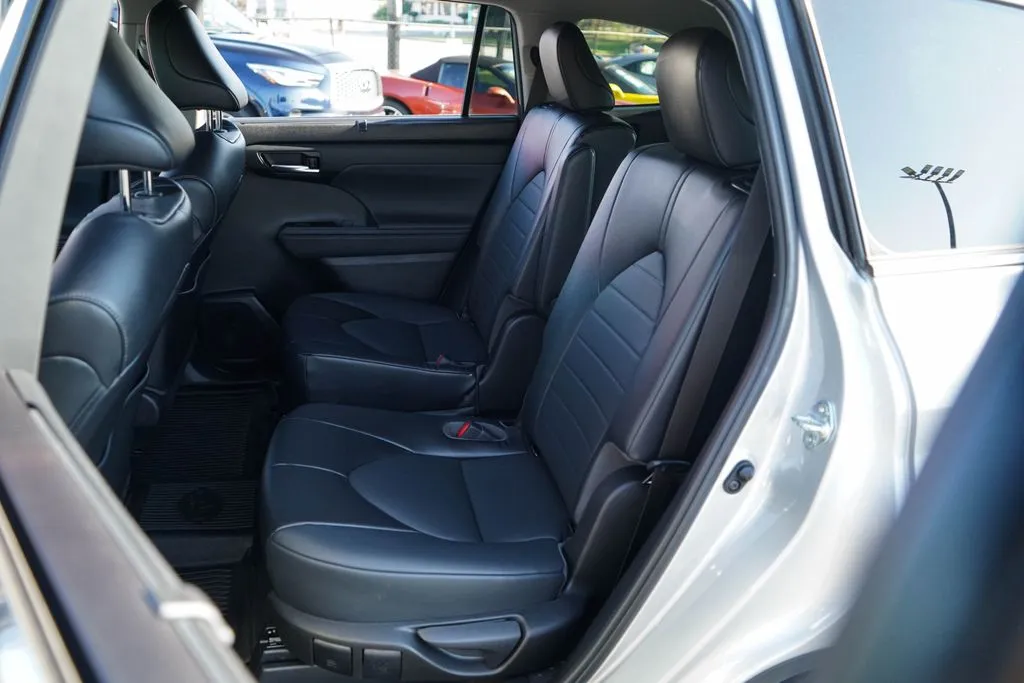 Toyota Highlander photo 8