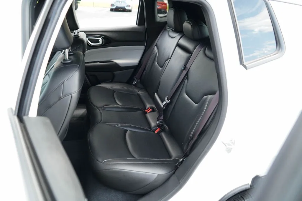 Jeep Compass photo 8