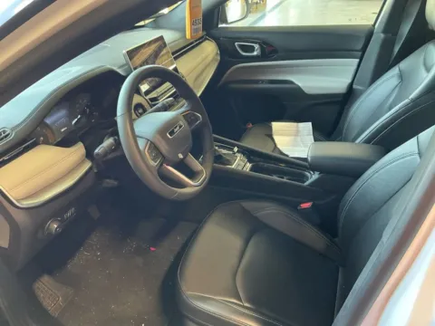 More photos of 2025 Jeep Compass Limited at TLC Motors, SC
