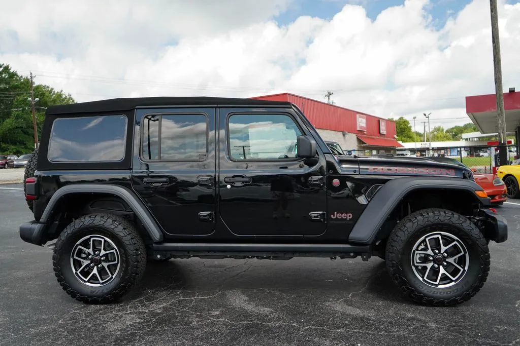 Jeep Wrangler photo 2
