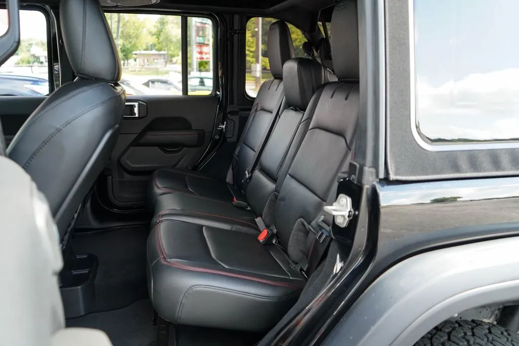 Jeep Wrangler photo 8