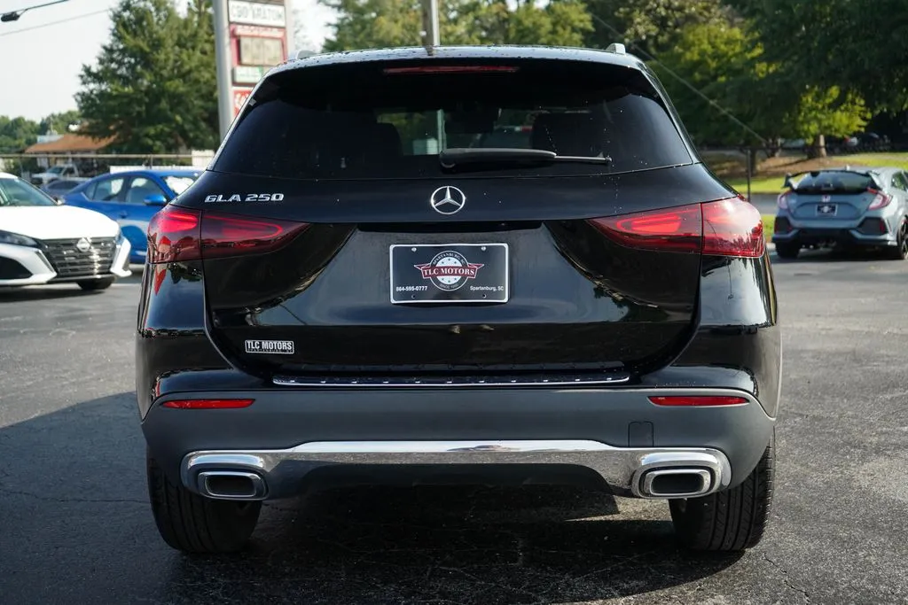 Mercedes-Benz GLA photo 19