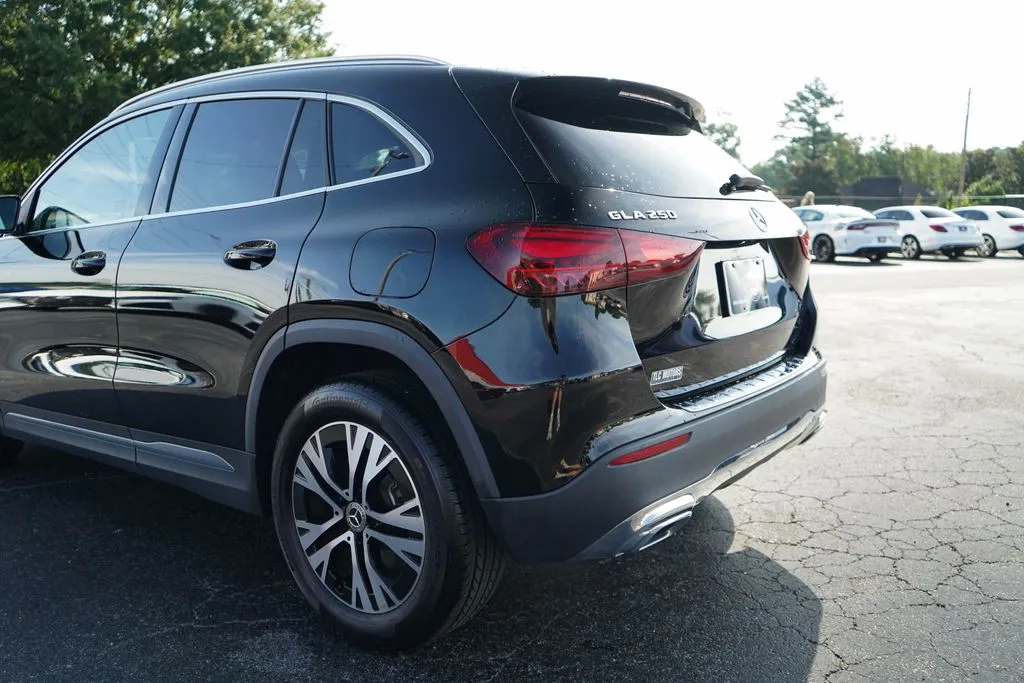 Mercedes-Benz GLA photo 21
