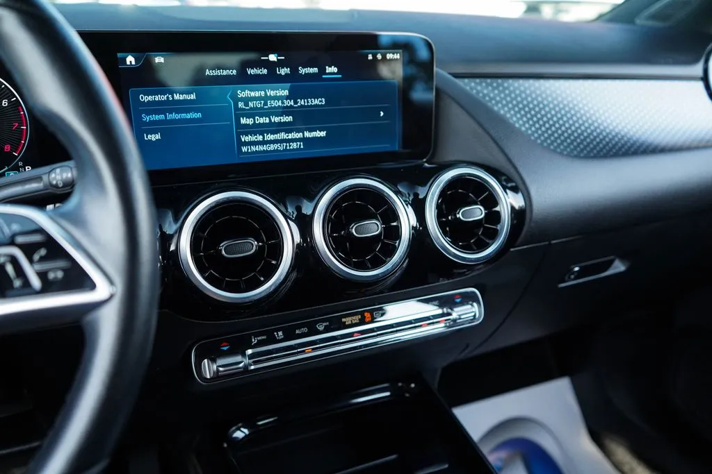 Mercedes-Benz GLA photo 7