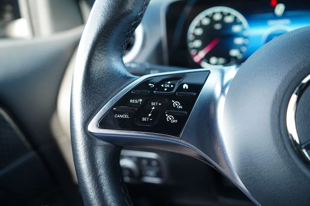 Mercedes-Benz GLA photo 33