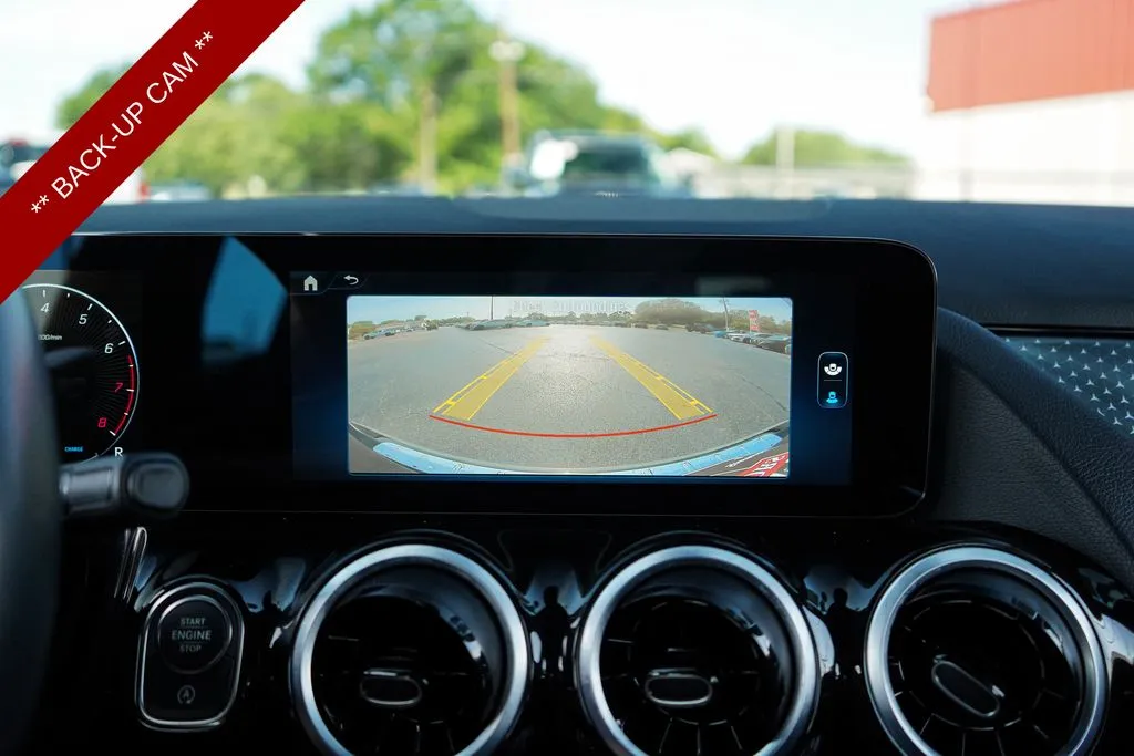 Mercedes-Benz GLA photo 10