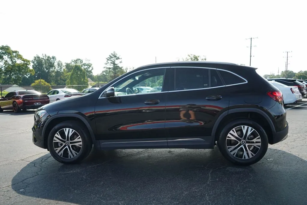 Mercedes-Benz GLA photo 24