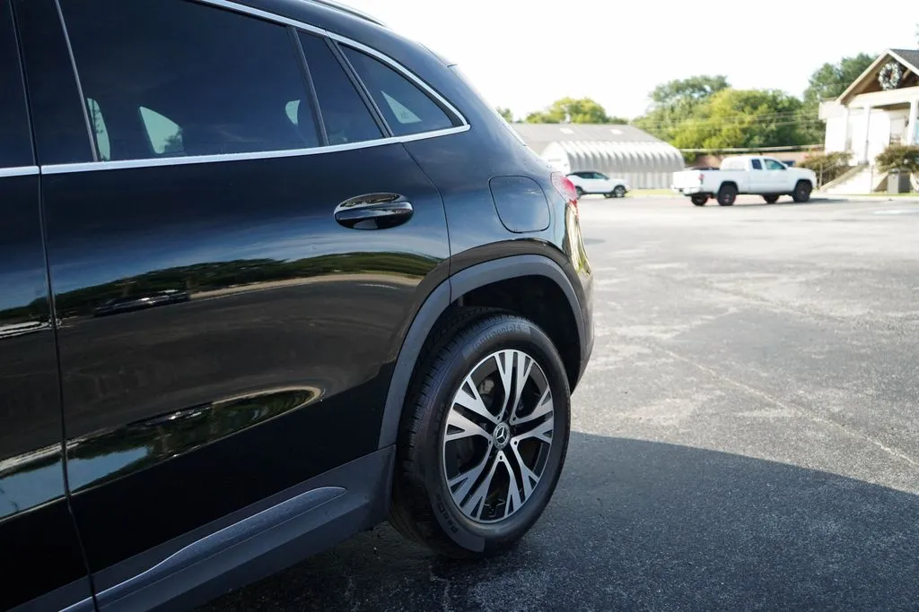 Mercedes-Benz GLA photo 22