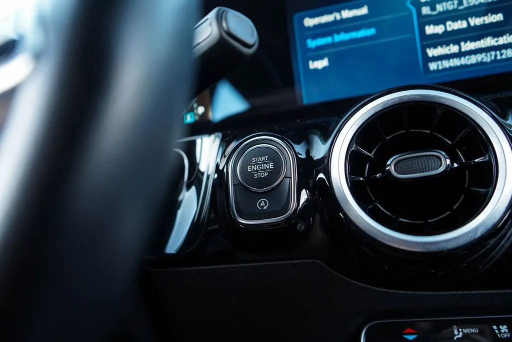 Mercedes-Benz GLA photo 28