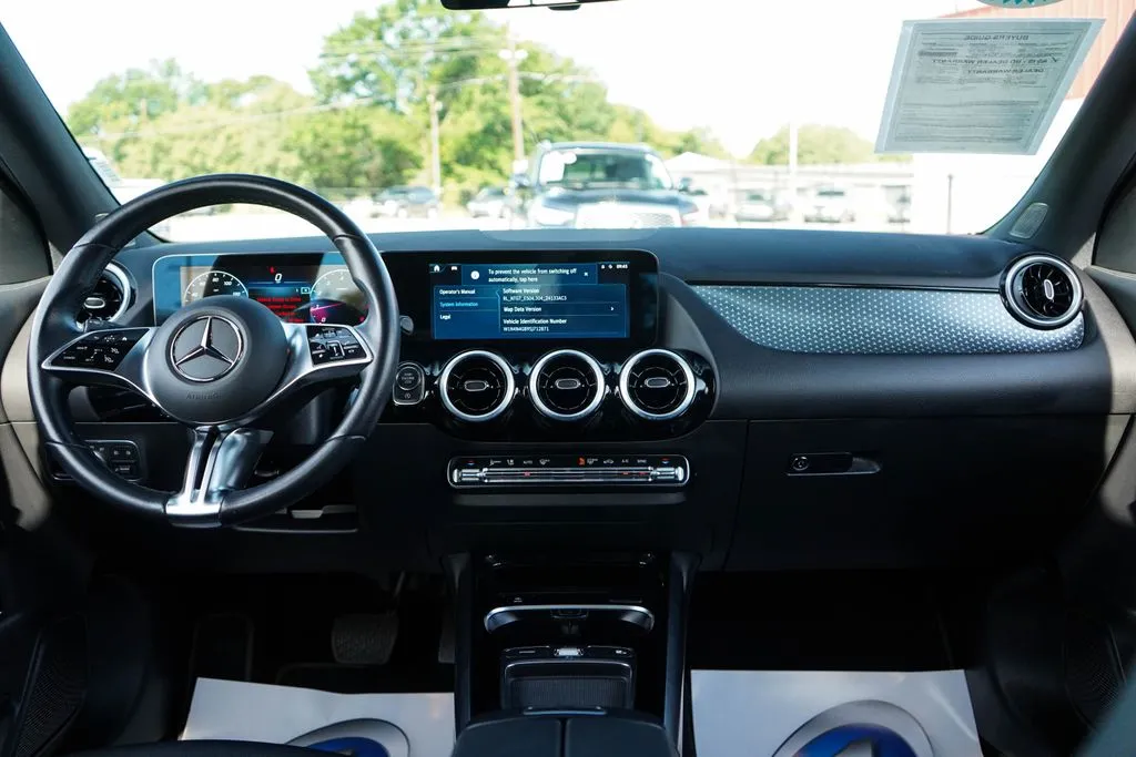Mercedes-Benz GLA photo 9