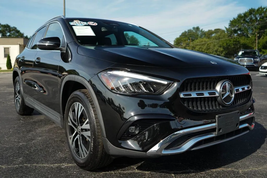 Mercedes-Benz GLA photo 38