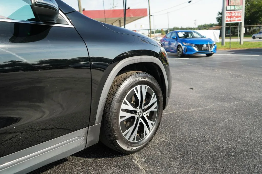Mercedes-Benz GLA photo 18