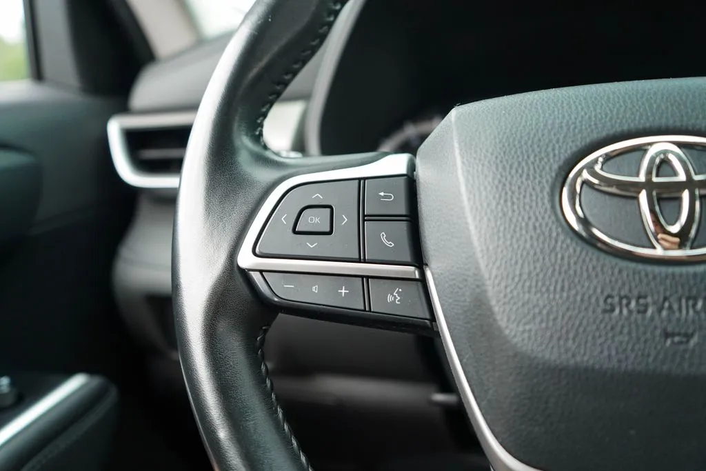 2023 Toyota Highlander LE - Photo 29