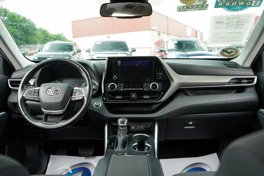 2023 Toyota Highlander LE - Photo 9