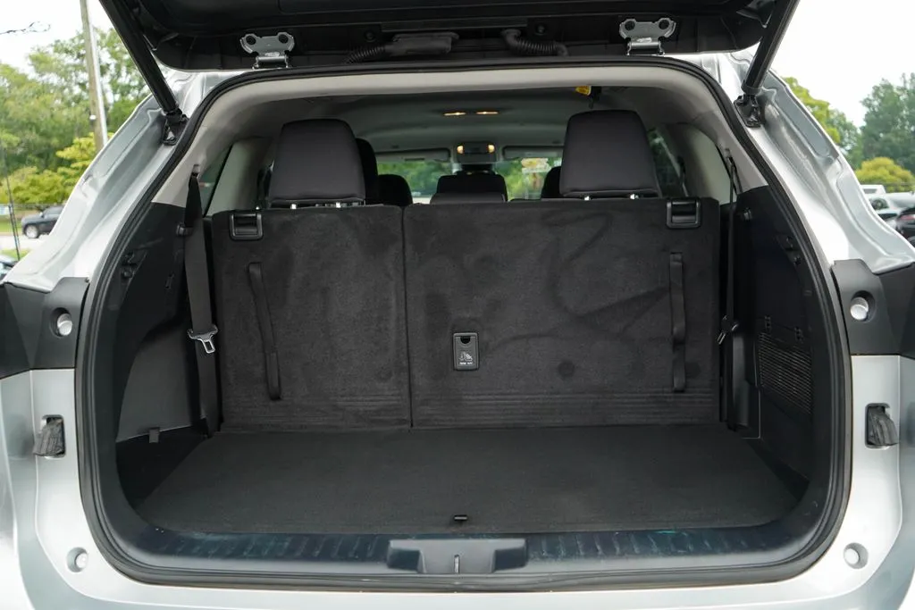 2023 Toyota Highlander LE - Photo 20