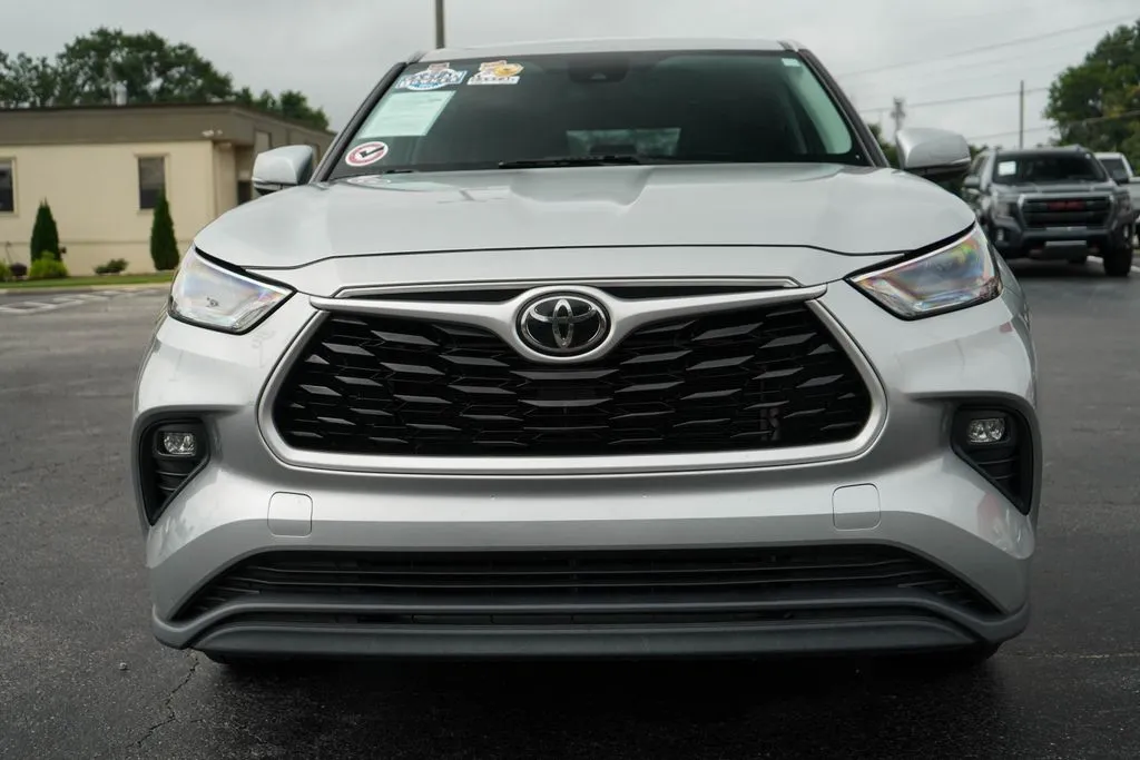 2023 Toyota Highlander LE - Photo 16