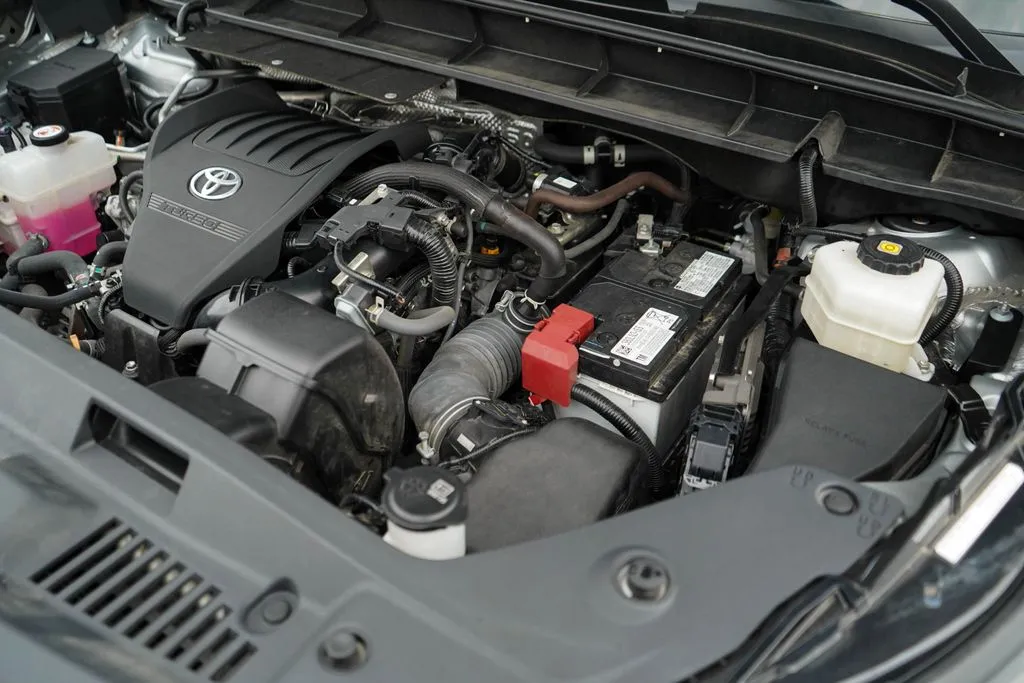 2023 Toyota Highlander LE - Photo 37