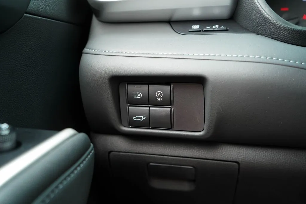 2023 Toyota Highlander LE - Photo 31