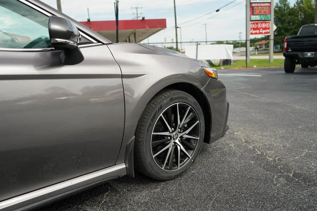 Toyota Camry photo 18