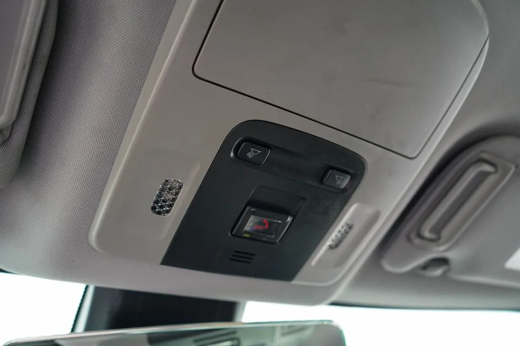 Toyota Camry photo 11