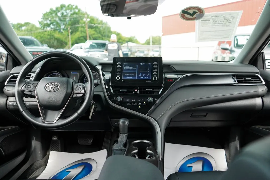 Toyota Camry photo 9
