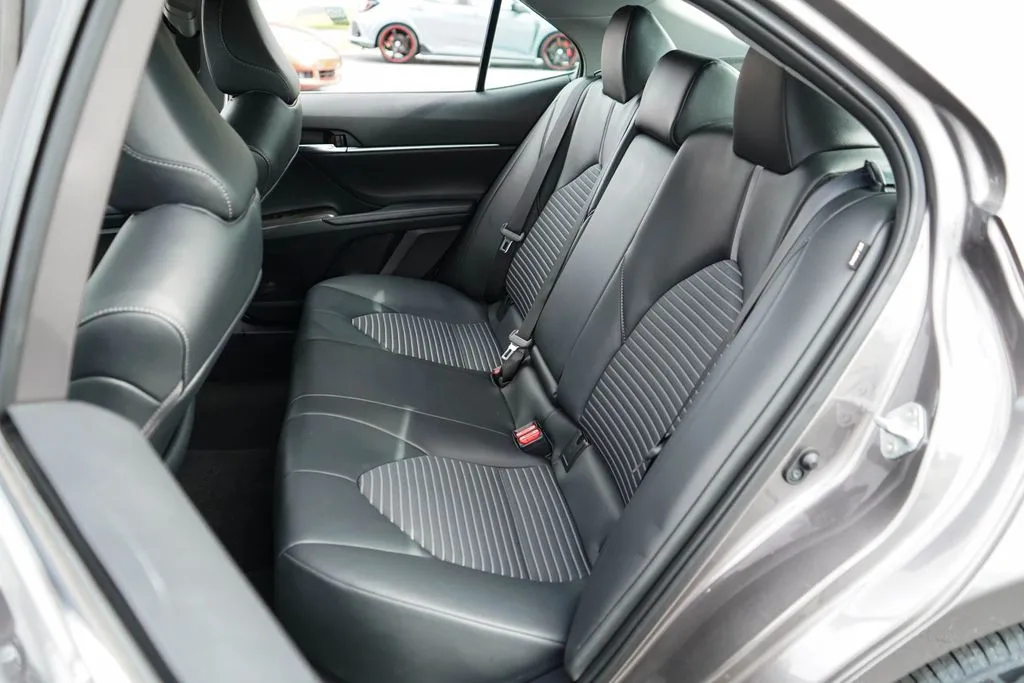 Toyota Camry photo 8