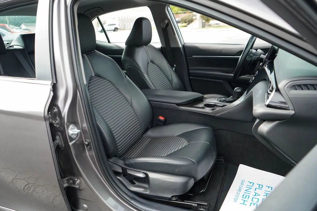 Toyota Camry photo 12