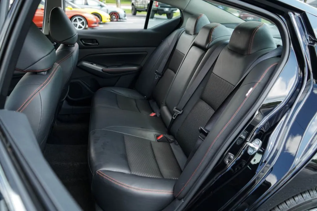 Nissan Altima photo 8