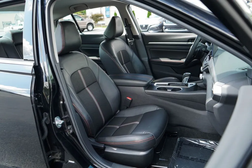 Nissan Altima photo 12