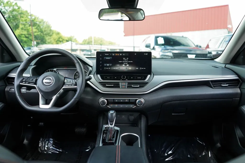 Nissan Altima photo 9