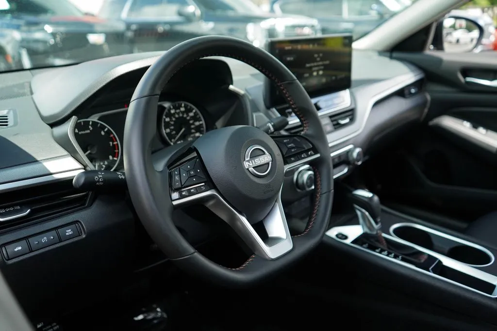 Nissan Altima photo 5