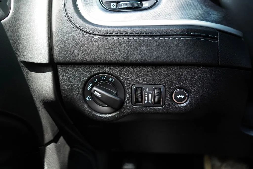 Dodge Charger photo 32