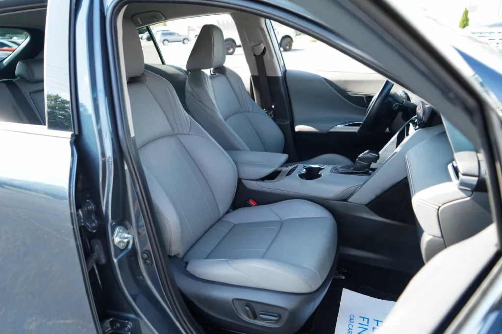 2024 Toyota Venza Limited - Photo 12