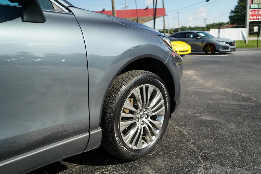 2024 Toyota Venza Limited - Photo 19