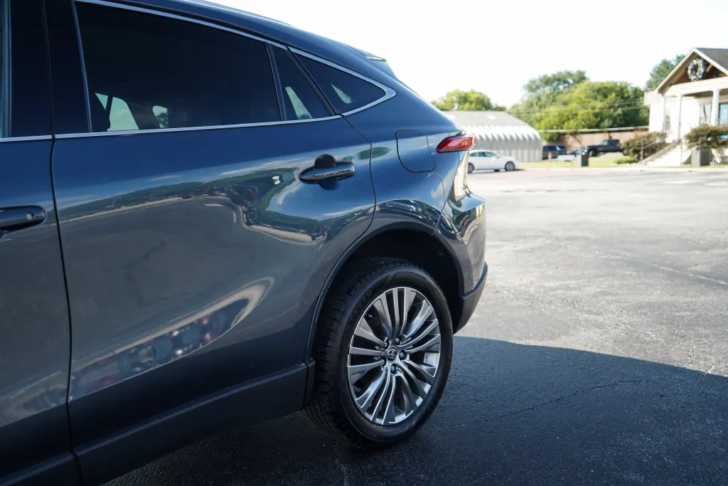 2024 Toyota Venza Limited - Photo 22