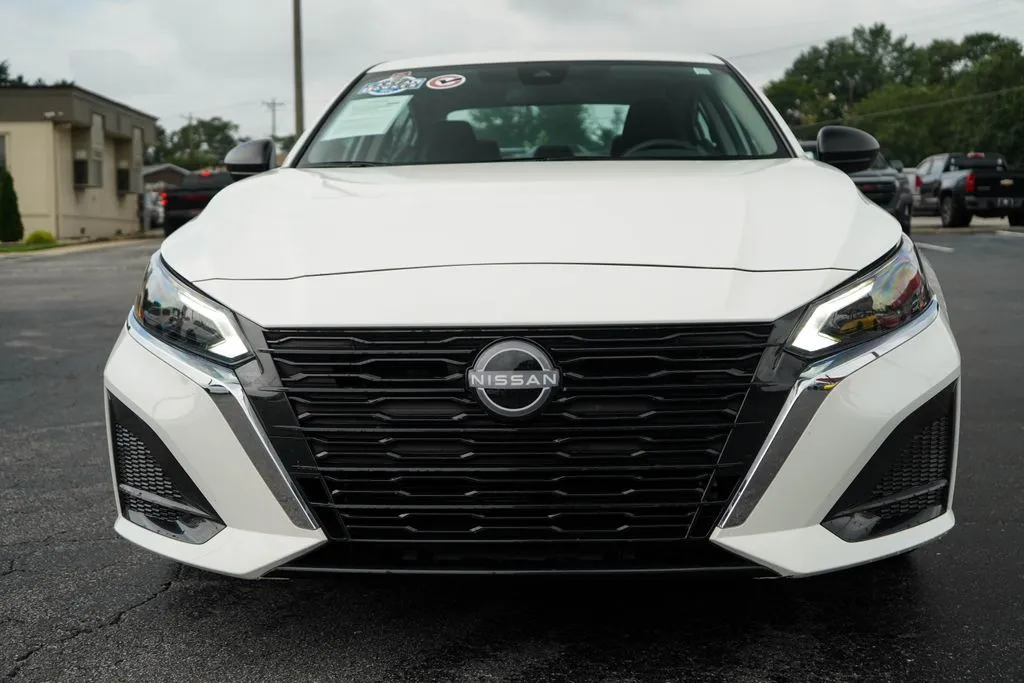 Nissan Altima photo 16