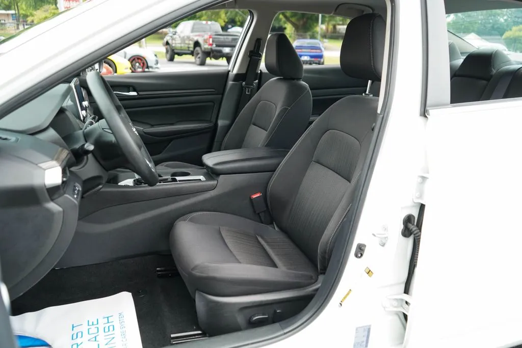 Nissan Altima photo 6