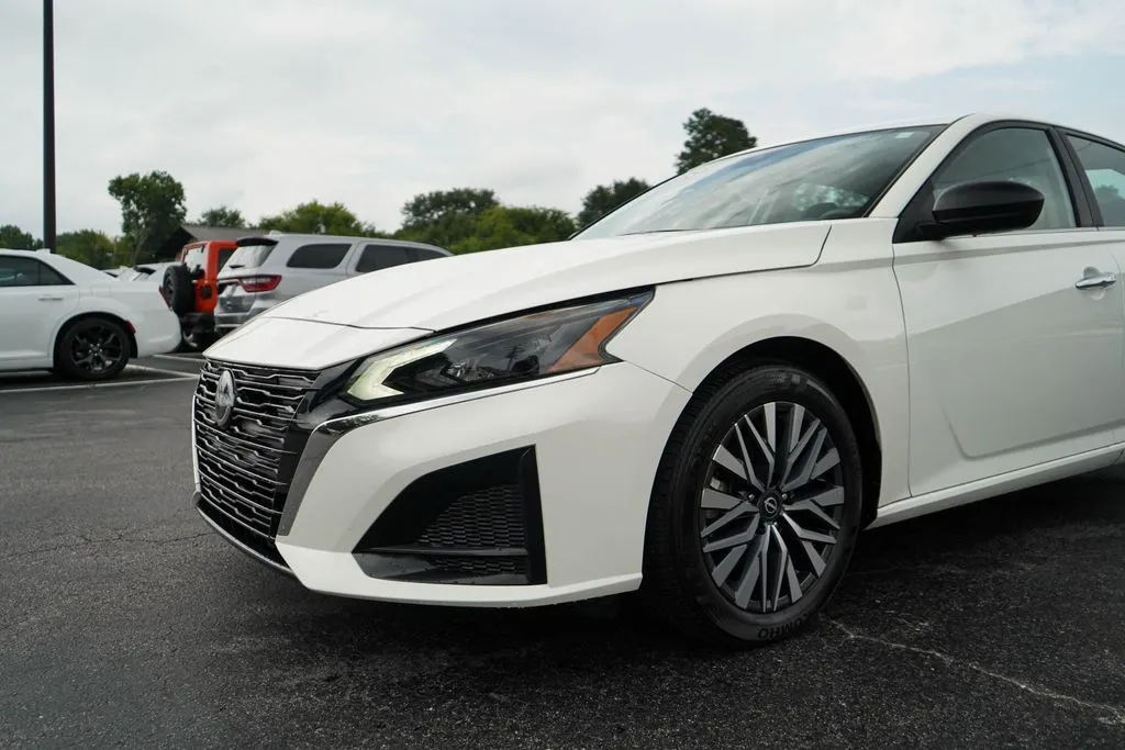 Nissan Altima photo 17