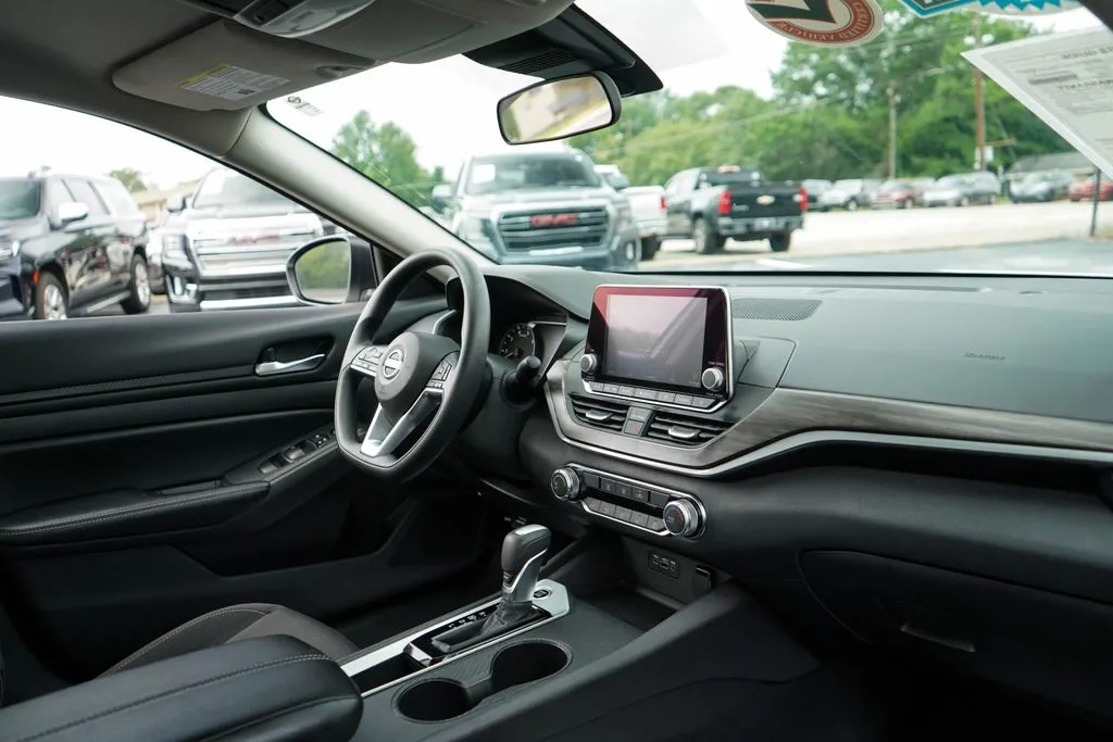 Nissan Altima photo 13