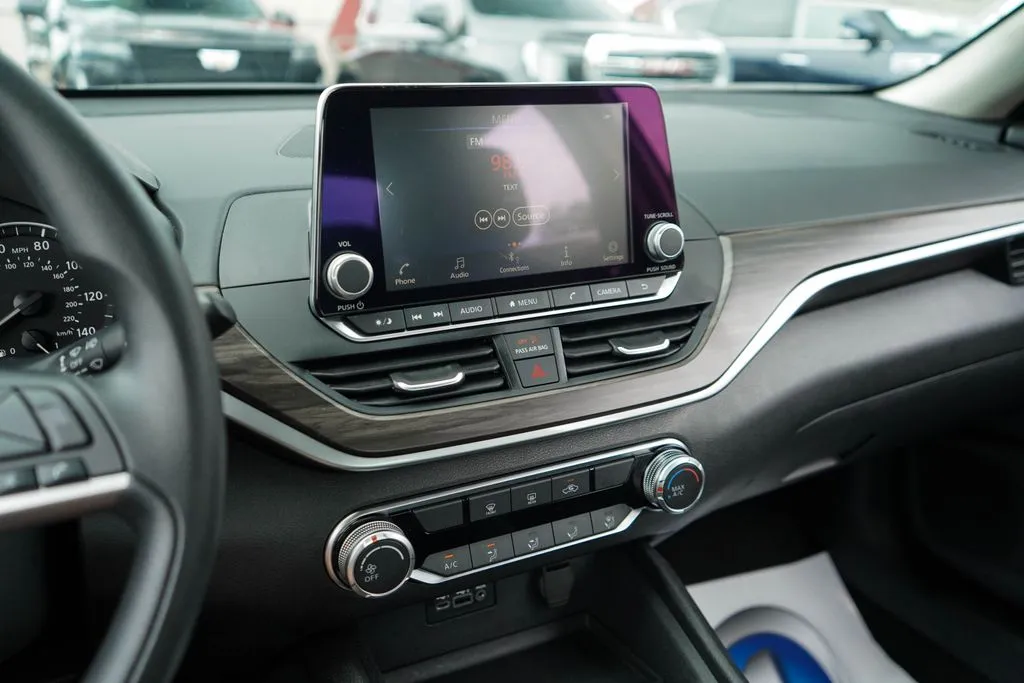 Nissan Altima photo 7
