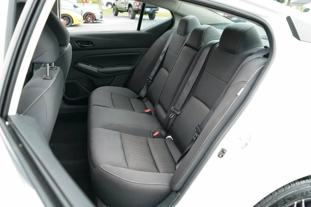 Nissan Altima photo 8