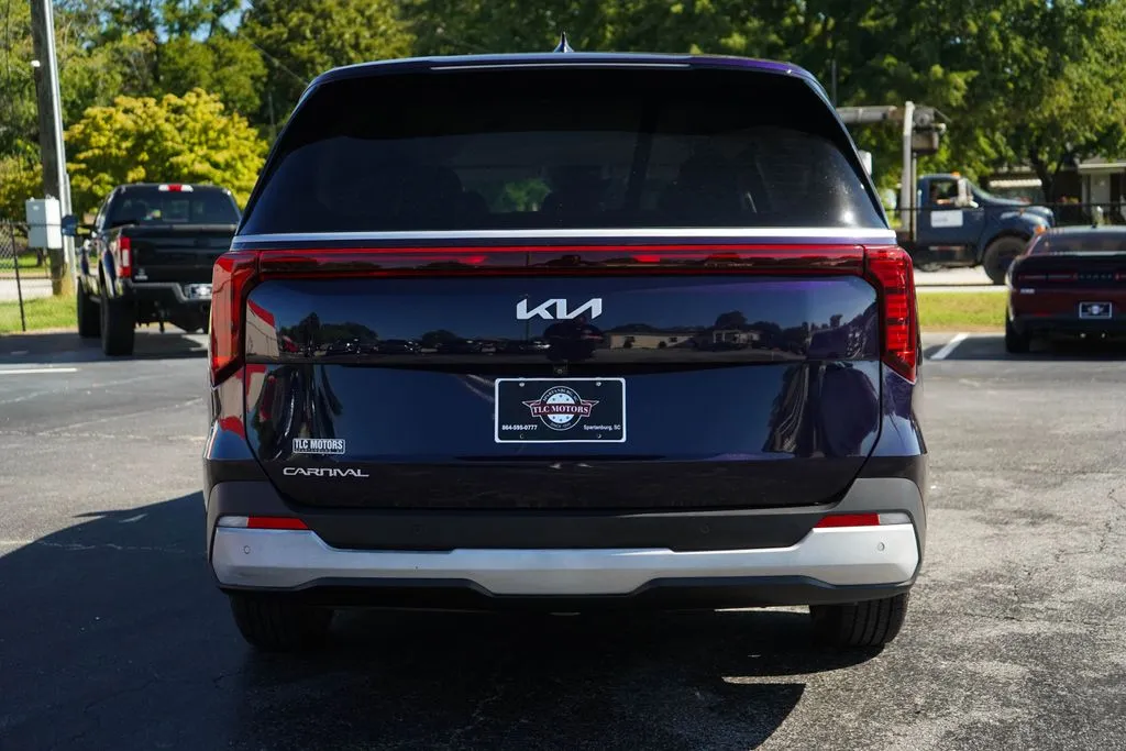 Kia Carnival photo 21