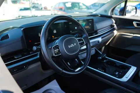 More photos of 2025 Kia Carnival LXS at TLC Motors, SC