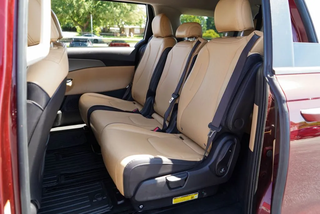 Kia Carnival photo 8