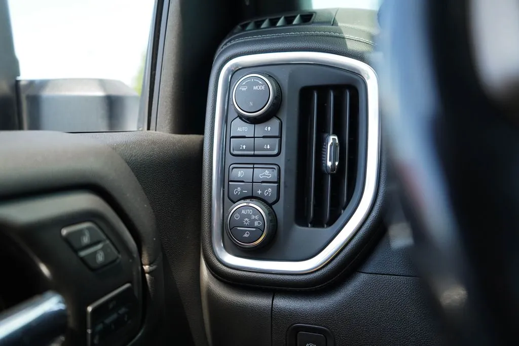 Chevrolet Silverado photo 34