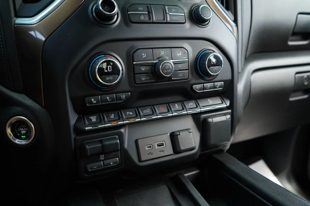 Chevrolet Silverado photo 29