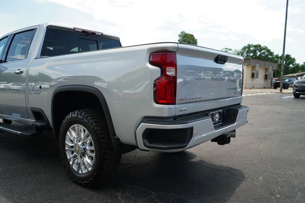 Chevrolet Silverado photo 22