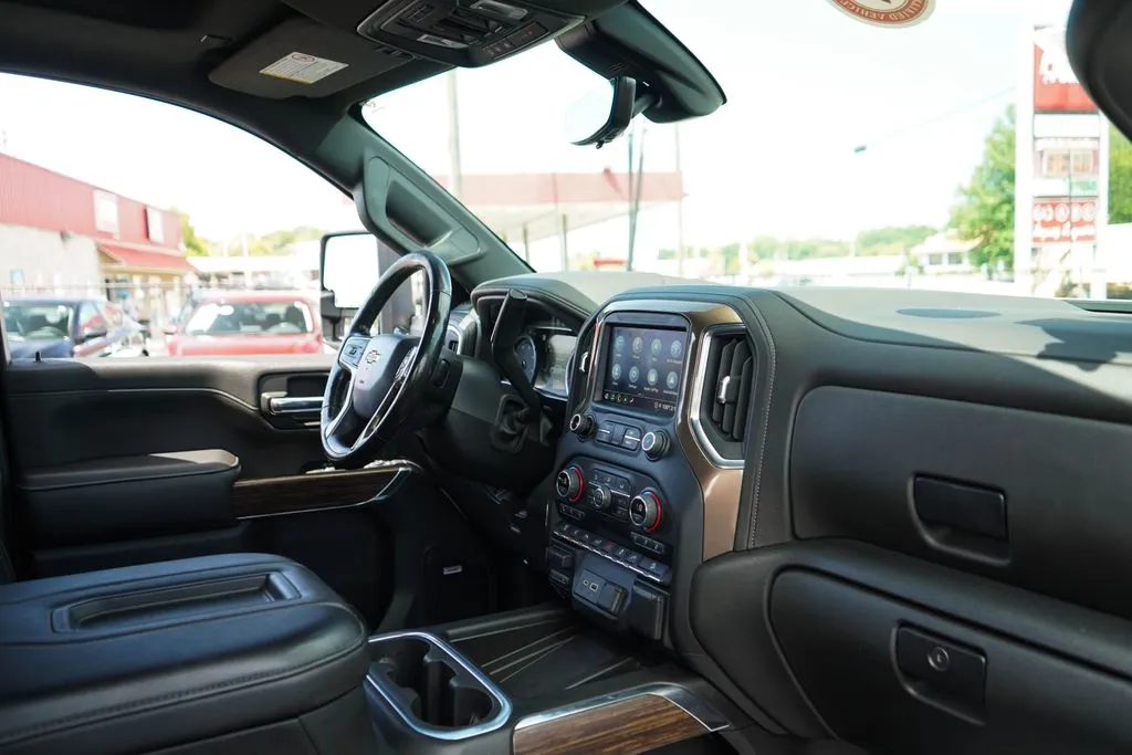 Chevrolet Silverado photo 14